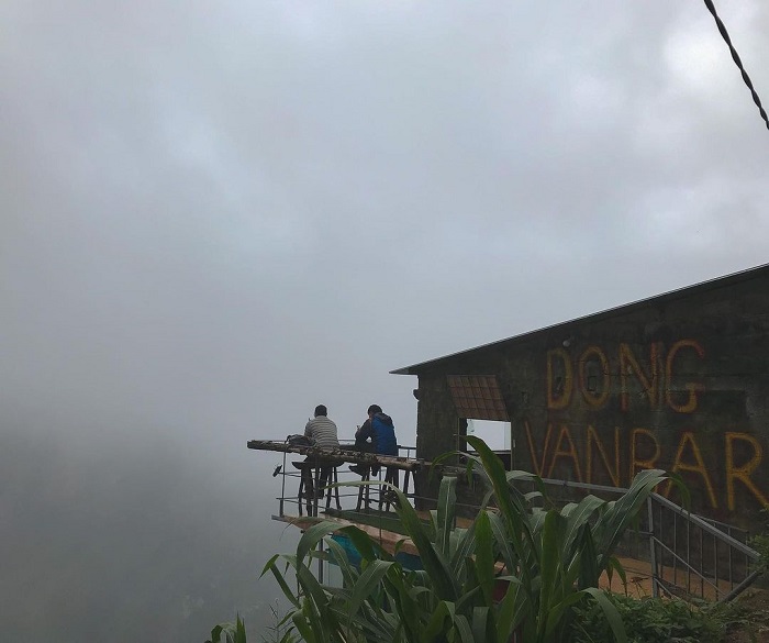 cafes-in-ha-giang-dong-van-bar