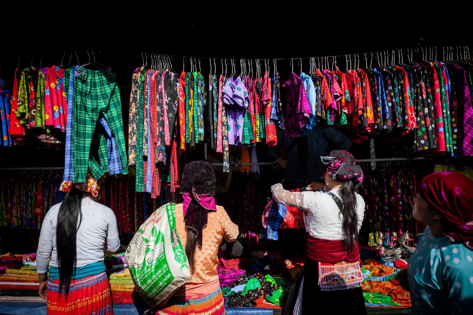 dong-van-ancient-town-market