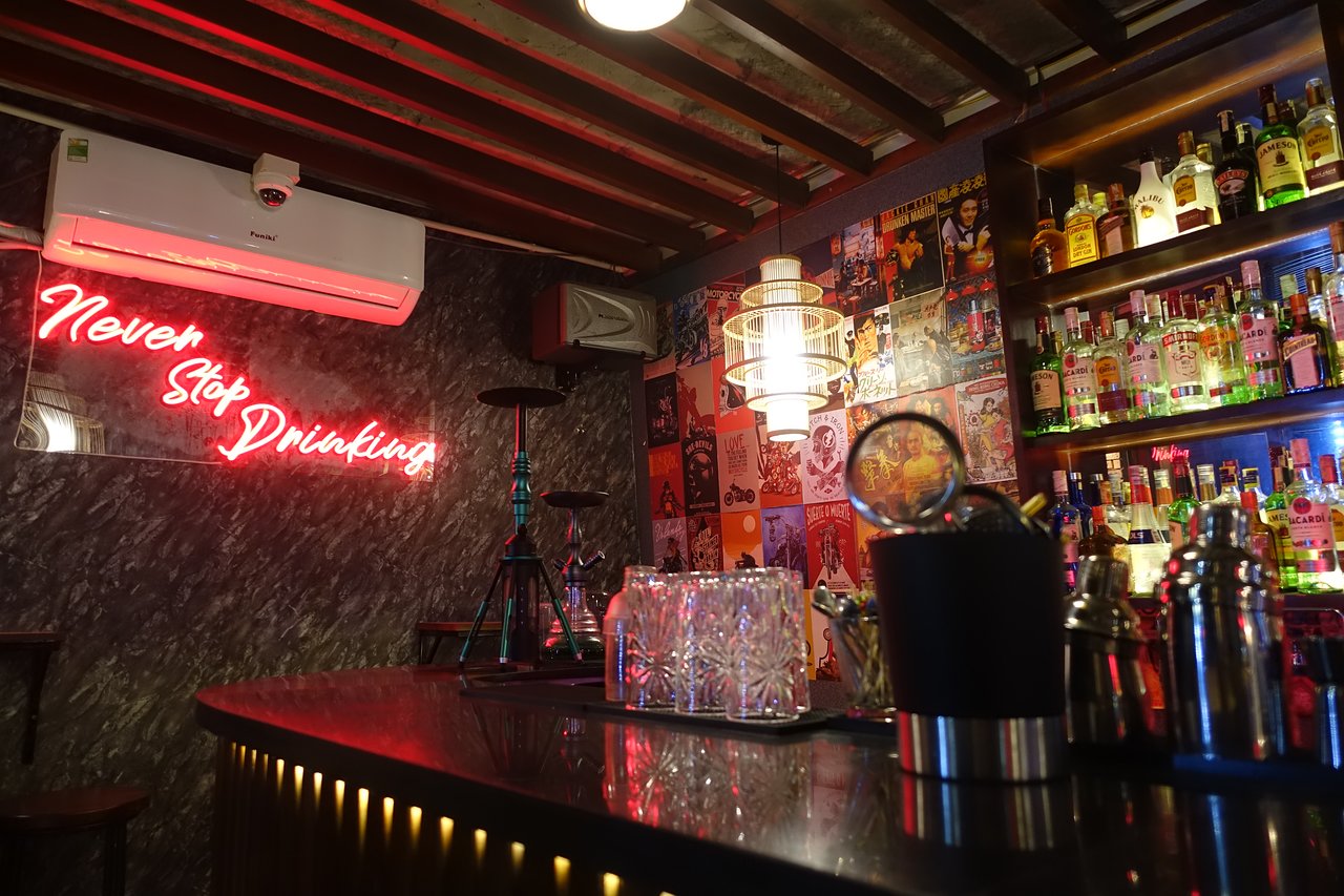 things-to-do-at-night-in-ha-giang-bars