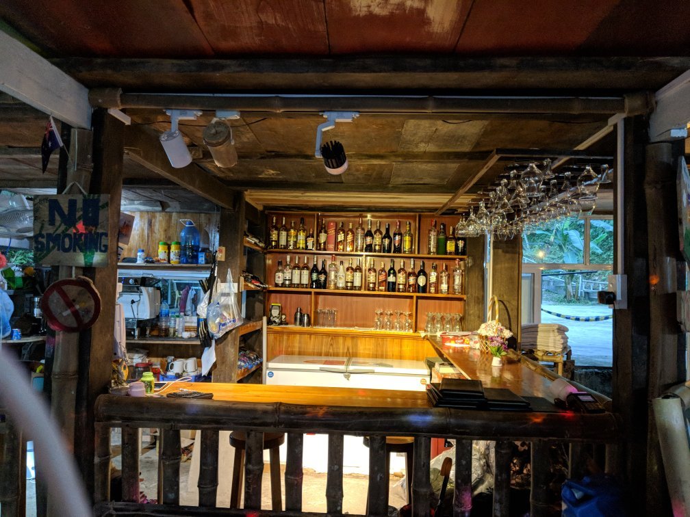 what-to-eat-in-ha-giang-city-mrhung-bar-restaurant